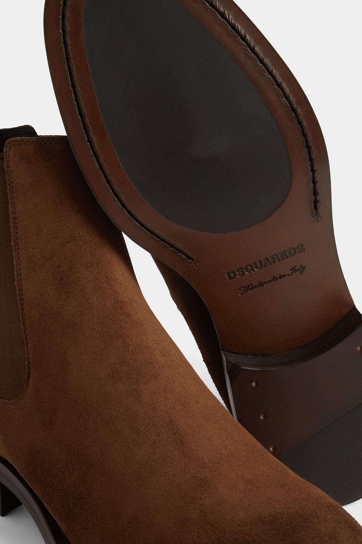 Neoclassic Chelsea Boots